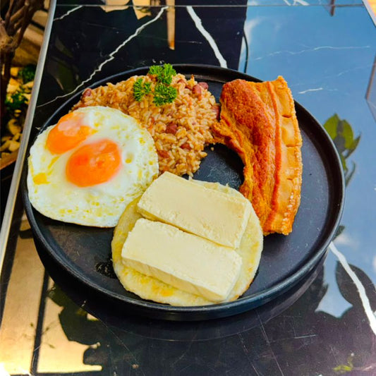 Calentado con chicharrón