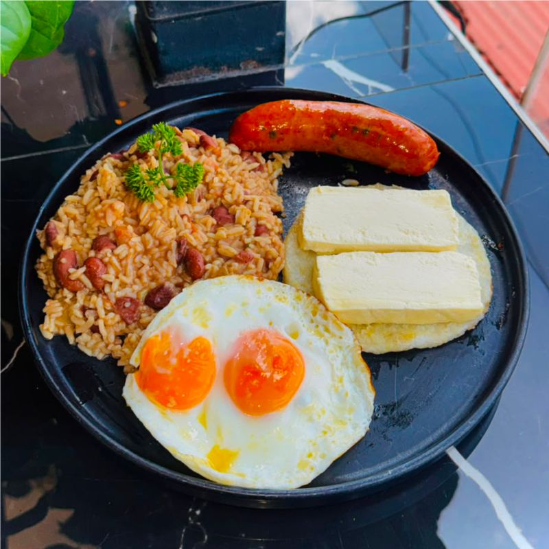 Calentado con chorizo